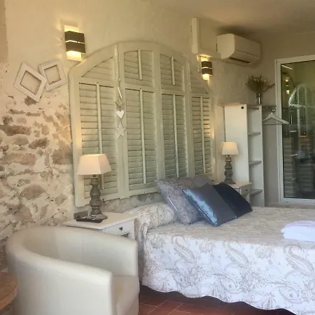 La Olivera Rural Con Piscina Jacuzzi Sauna Y Suites Con Banera Hidro Country house Albinyana