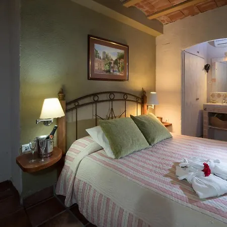 La Olivera Rural Con Piscina Jacuzzi Sauna Y Suites Con Banera Hidro Country house Albinyana
