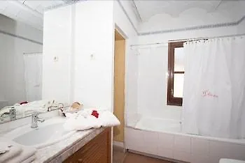 Casa rural La Olivera Rural Con Piscina Jacuzzi Sauna Y Suites Con Bañera Hidro *